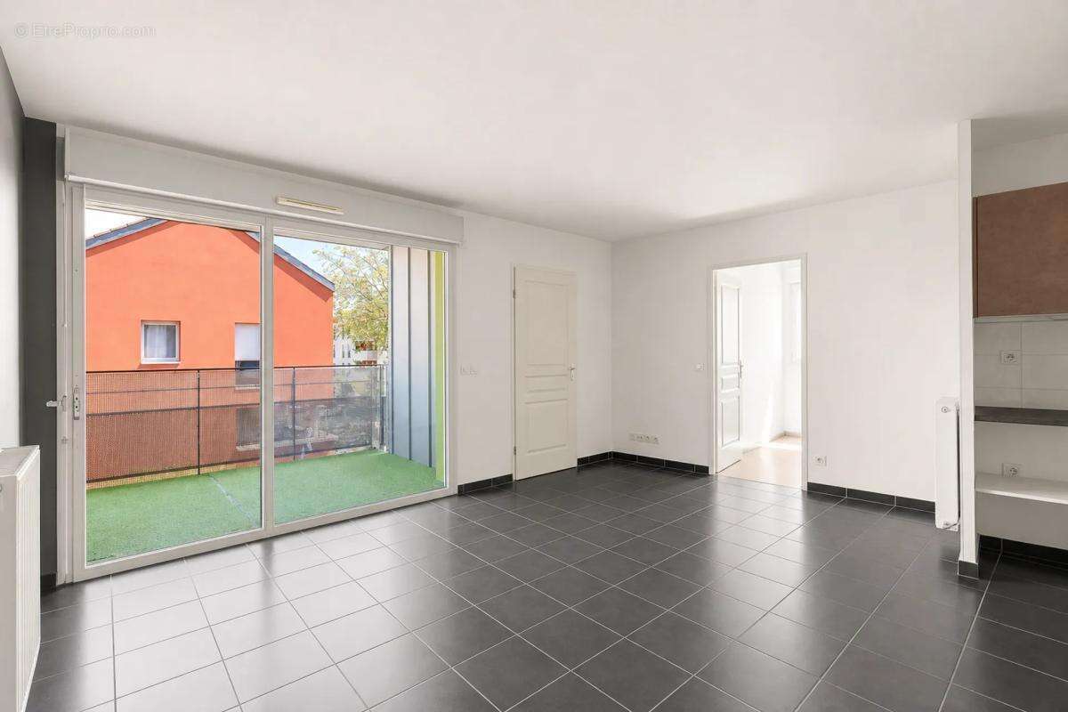 Appartement T2 lumineux avec balcon à Meyzieu - photo 5