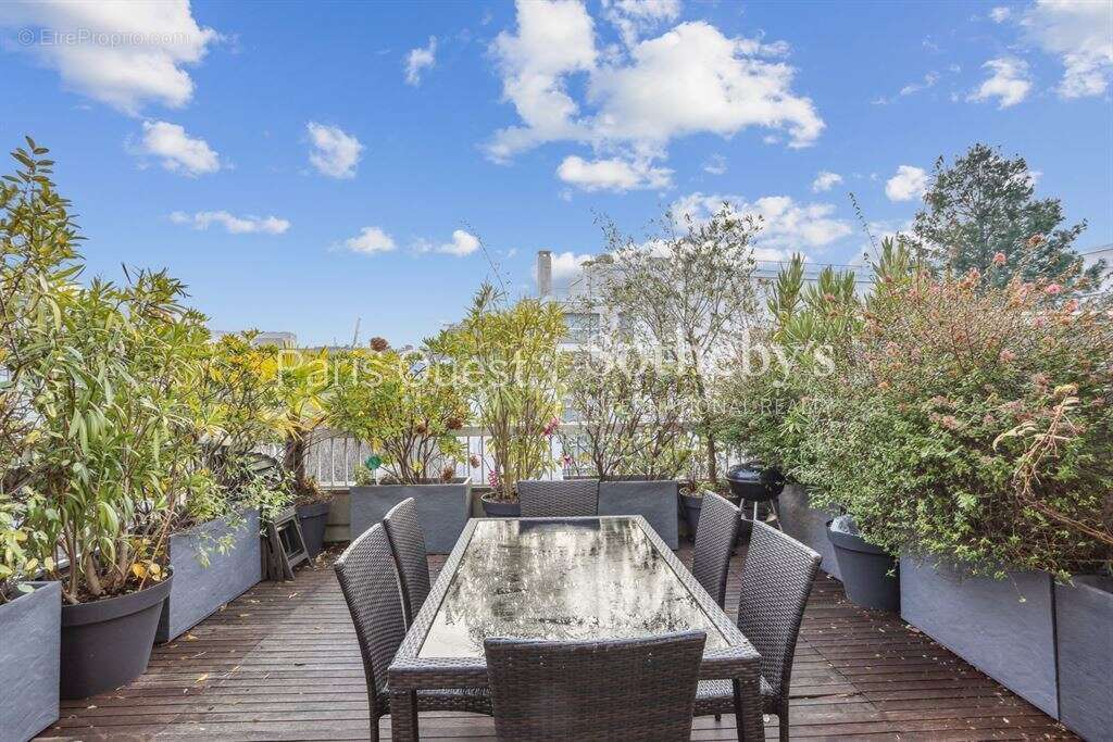Appartement à NEUILLY-SUR-SEINE