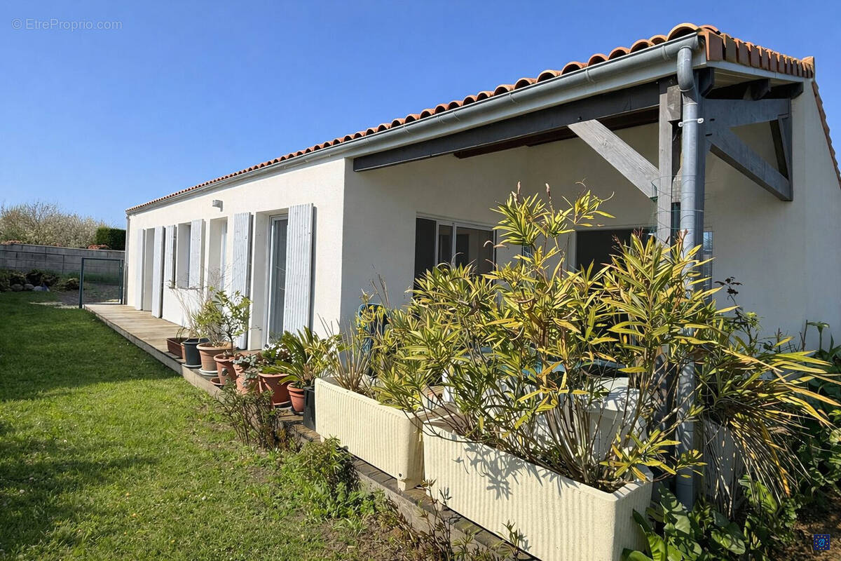 Maison à MORNAC-SUR-SEUDRE