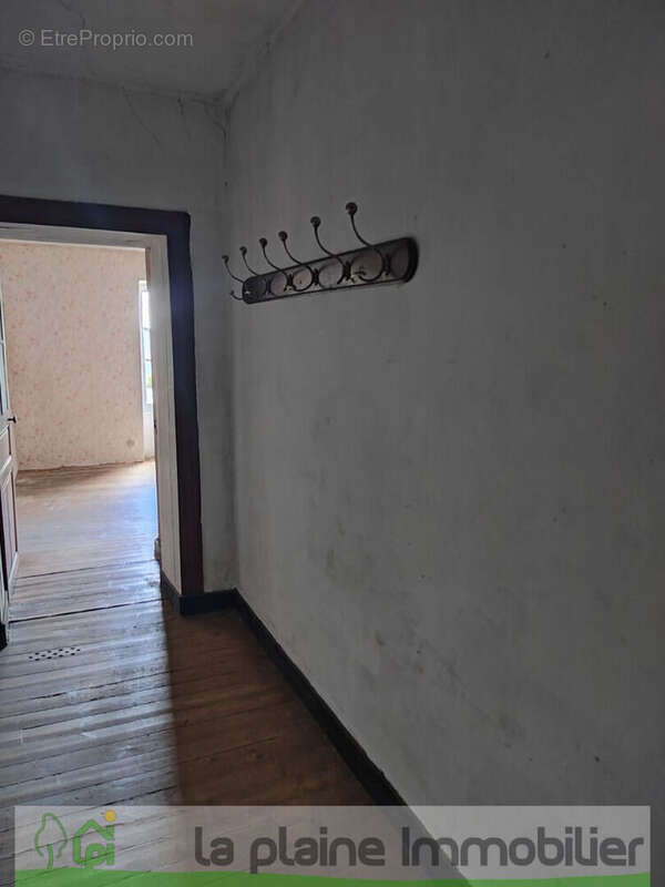 Maison de campagne avec dépendances à rénover à Lignières Orgères - photo 10