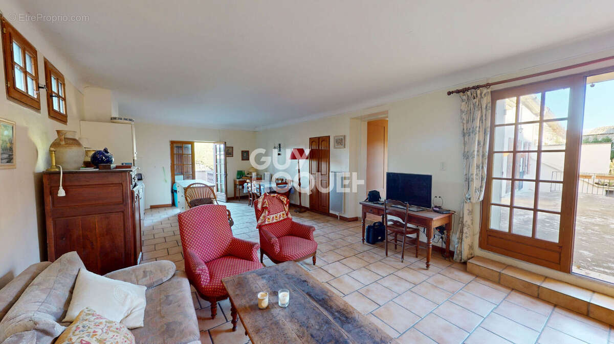 EXCLUSIVITÉ ? TRESQUES : Maison en pierre pleine de charme avec piscine et vue dégagée (Réf. 3801) - photo 2