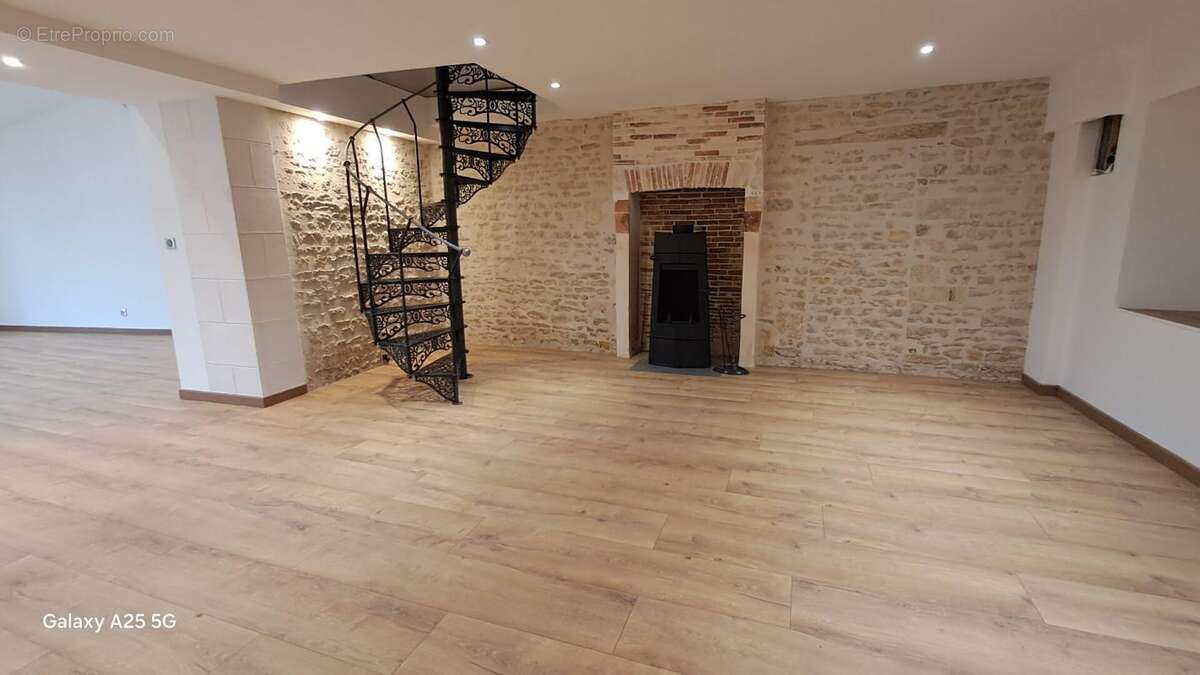 Maison à VOUILLE-LES-MARAIS