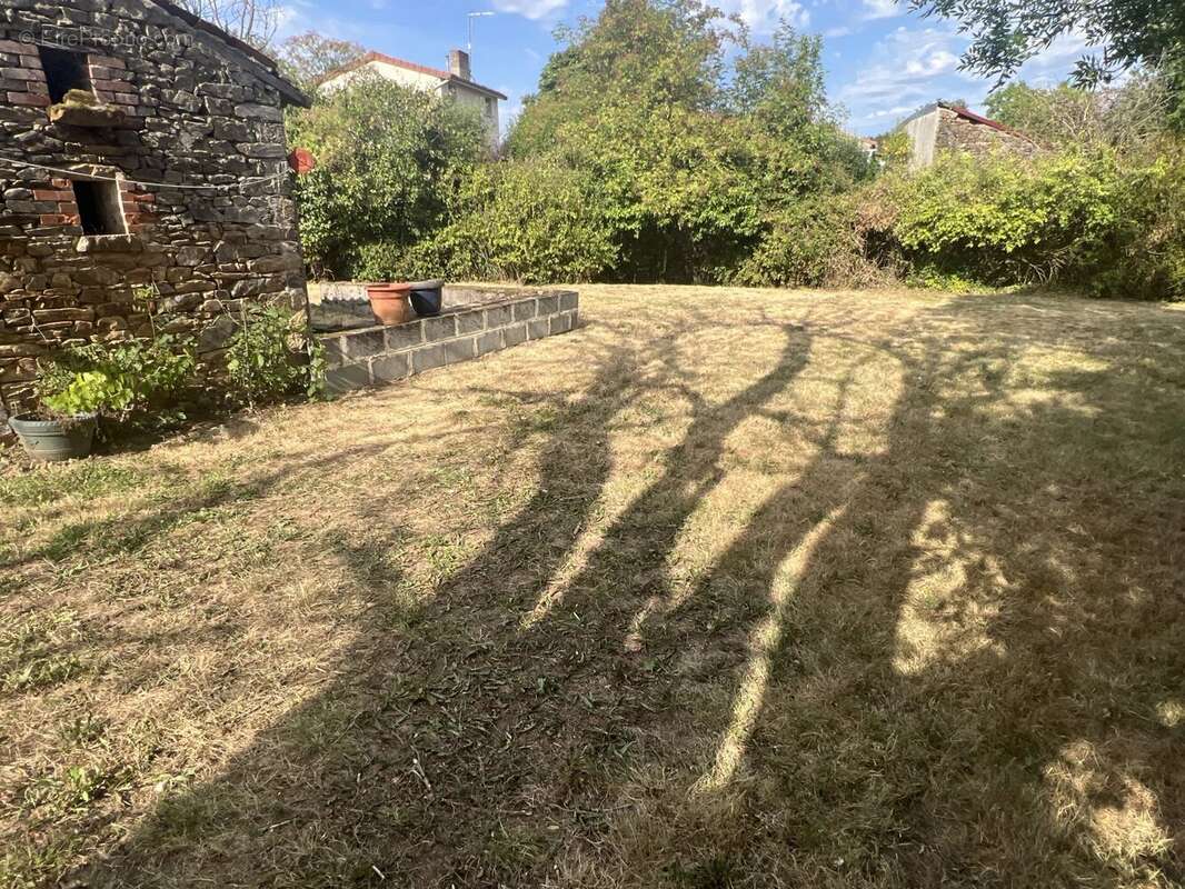 Grande maison avec maison d'amis et maison indépendante à rénover - photo 2