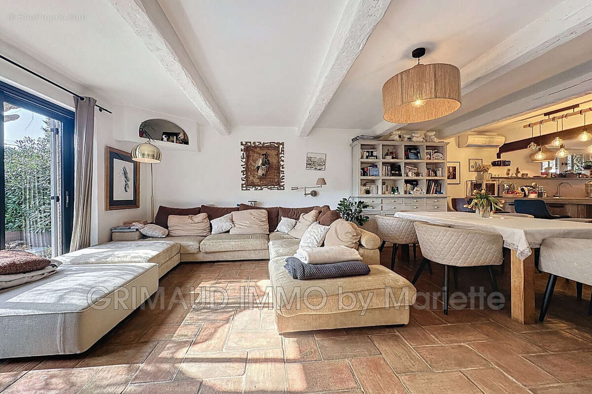 Maison à LA GARDE-FREINET