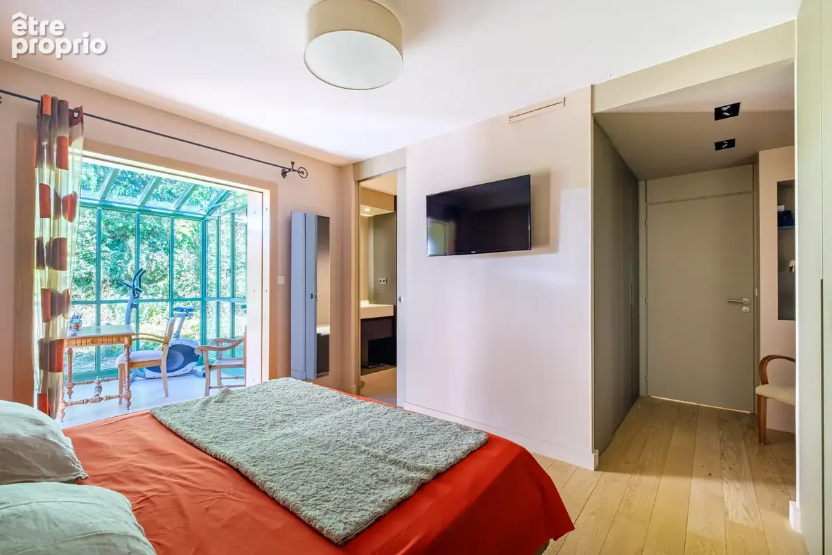 Haut de collonges - maison d architecte de 218m2 sur parc paysager de 2 620m2 avec piscine - photo 14