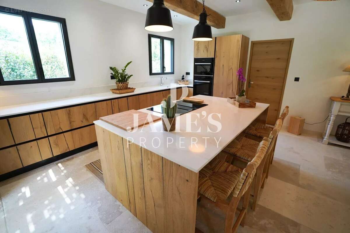 Maison 200 m² à Saint-Remy-De-Provence  - photo 8