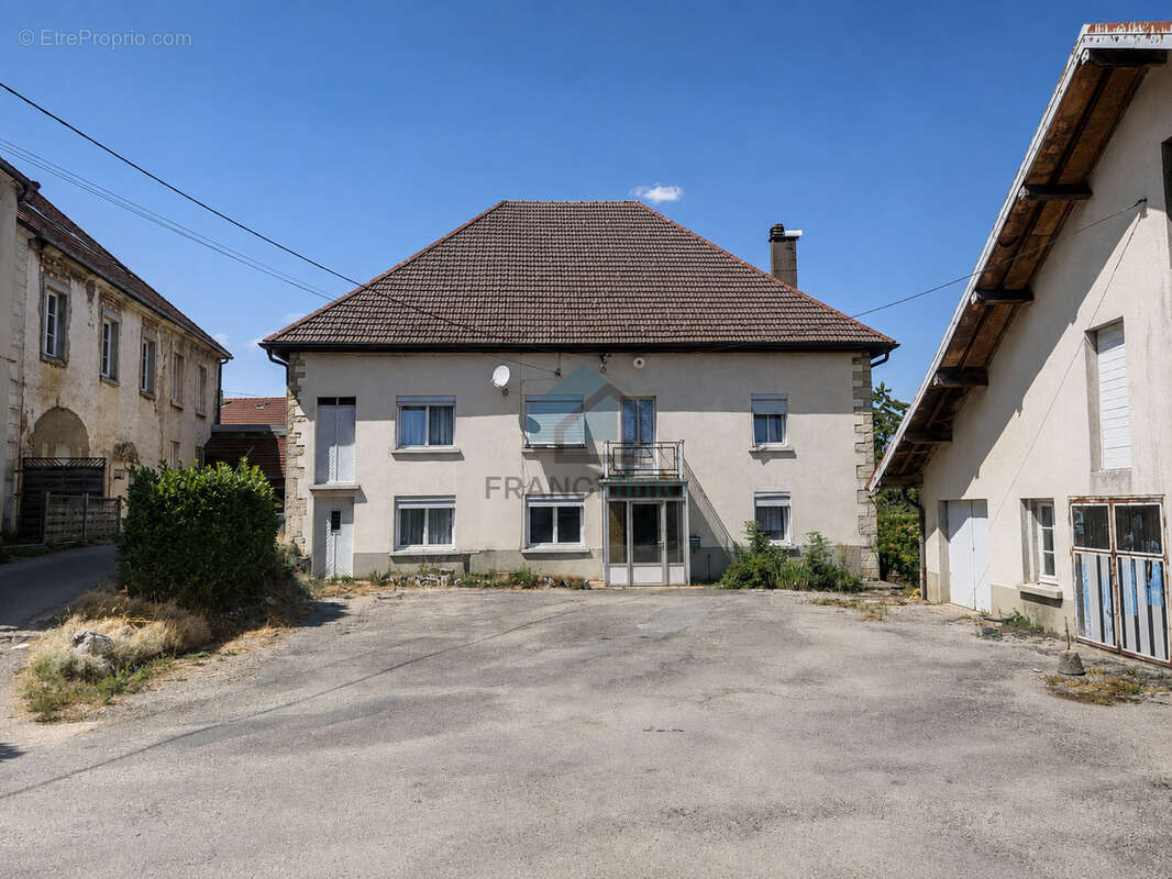 Belleherbe - grande maison avec dependances - photo 2