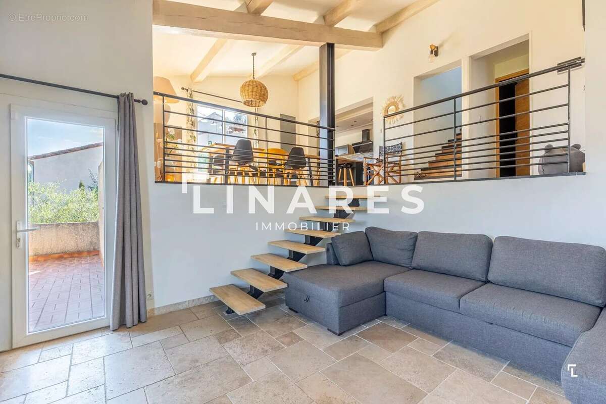 LE MAS DES COLLINES - Maison 242m2 (160 m² + 1800€/mois revenus locatifs 2 T2 indépendants ) - Piscine -Terrasses - Garage - 134 - photo 11