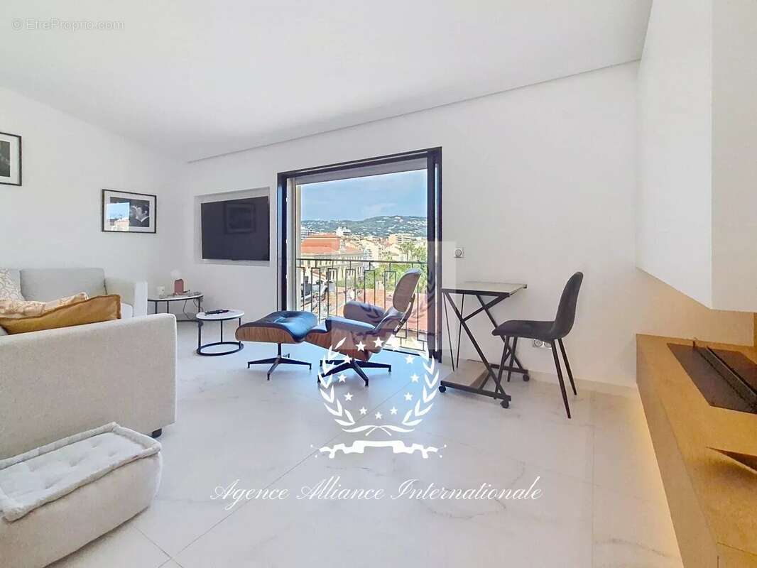 Dernier étage d'exception de 100 m² – terrasse – vue mer & port - photo 3