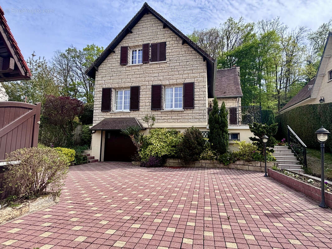 Maison à VERNEUIL-EN-HALATTE