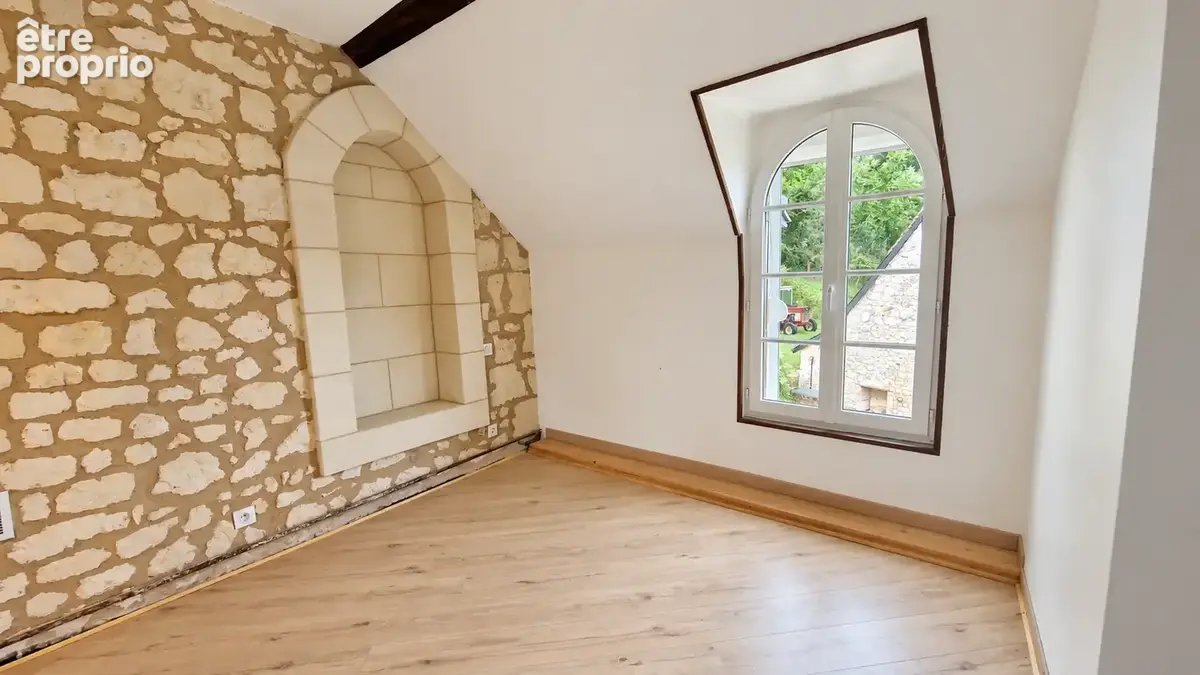Maison en pierre 4 chambres, dépendances et 8 500 m2 de terrain - photo 6