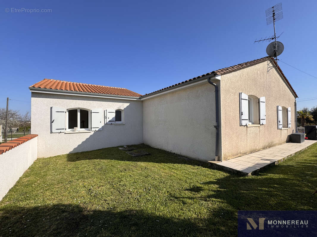 Maison à BARBEZIEUX-SAINT-HILAIRE