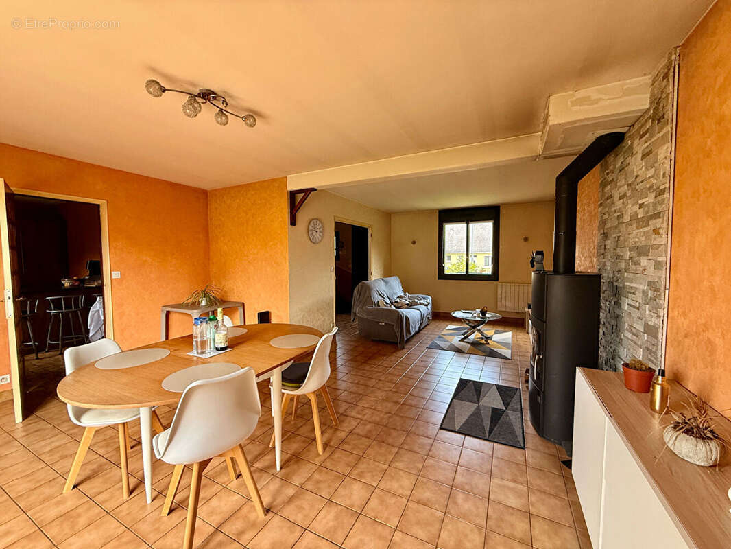 Maison à DOMAGNE