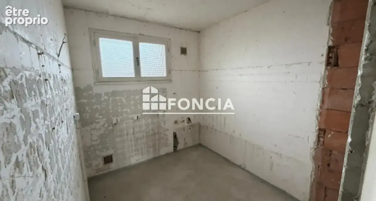 À VENDRE – Maison en briques à rénover avec grand entrepôt de 190 m² - photo 11
