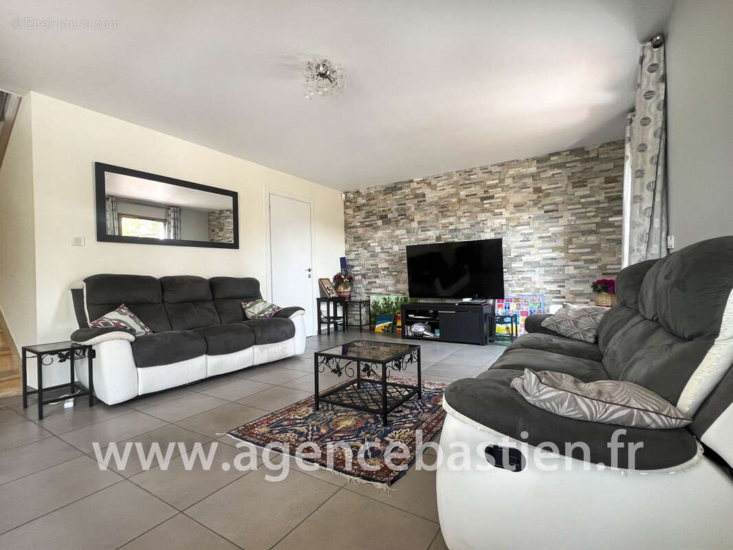 SEGNY - Appartement Duplex T4 de 100 m2   3 chambres, cave, parking, proche TPG et Genève - photo 5