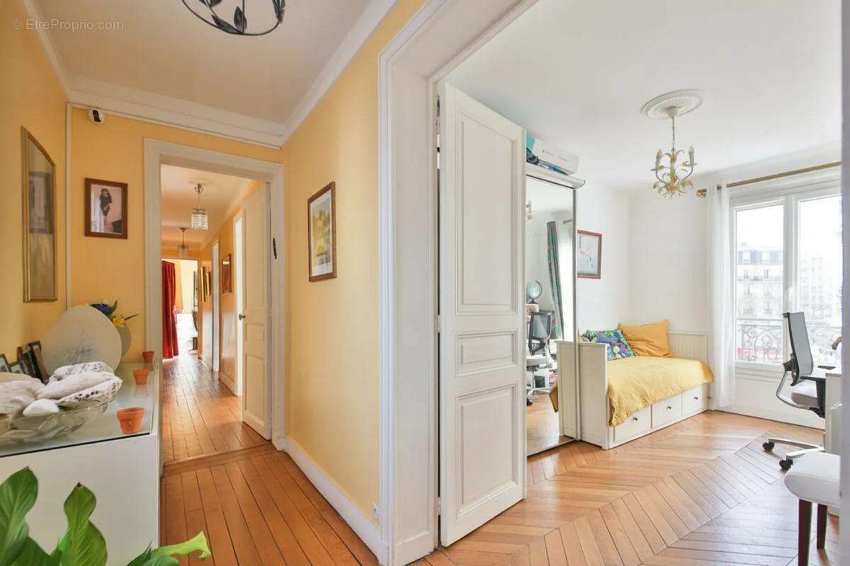 Appartement à PARIS-16E