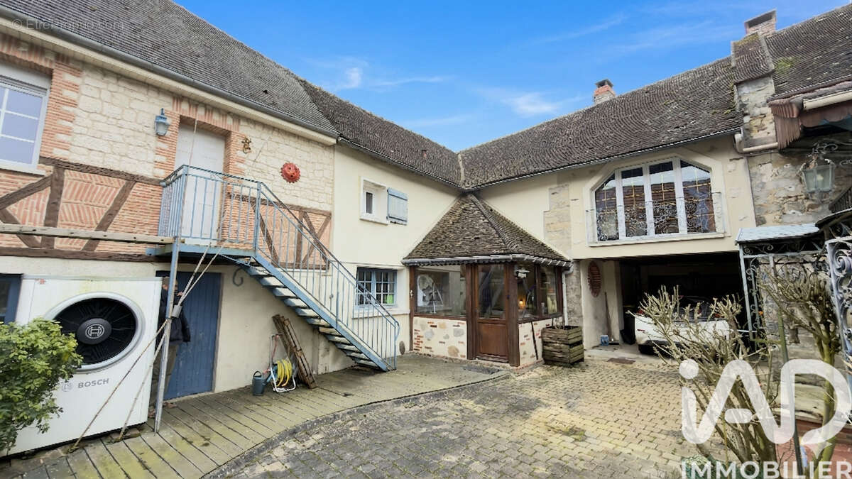Maison 152 m² à Chalautre-La-Grande  - photo 2