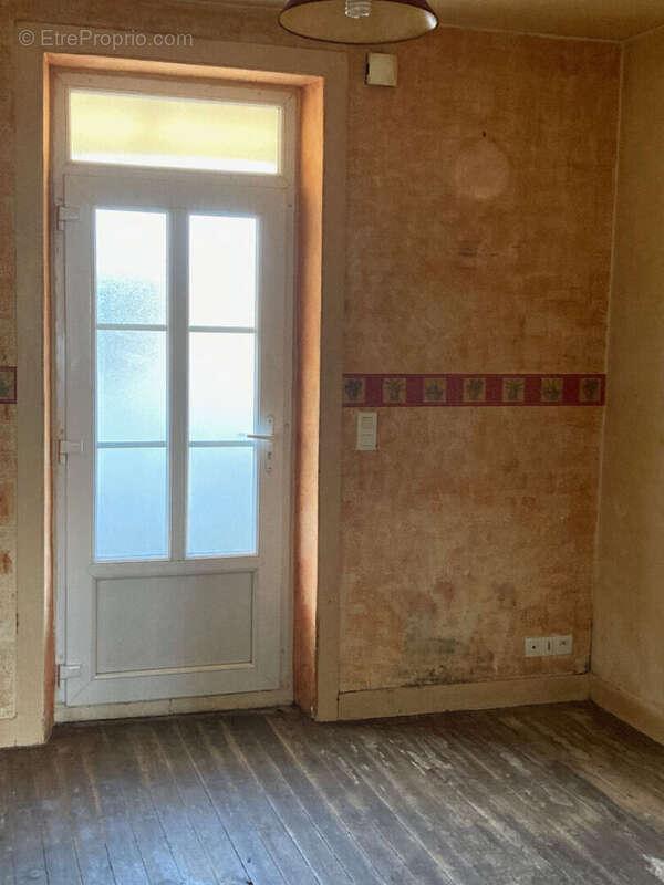 Maison à DONVILLE-LES-BAINS