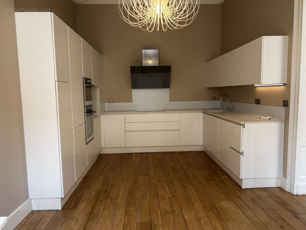 Appartement à vendre 3/ 4 avec balcon immeuble pierre Jardin public  BORDEAUX (33) - photo 2