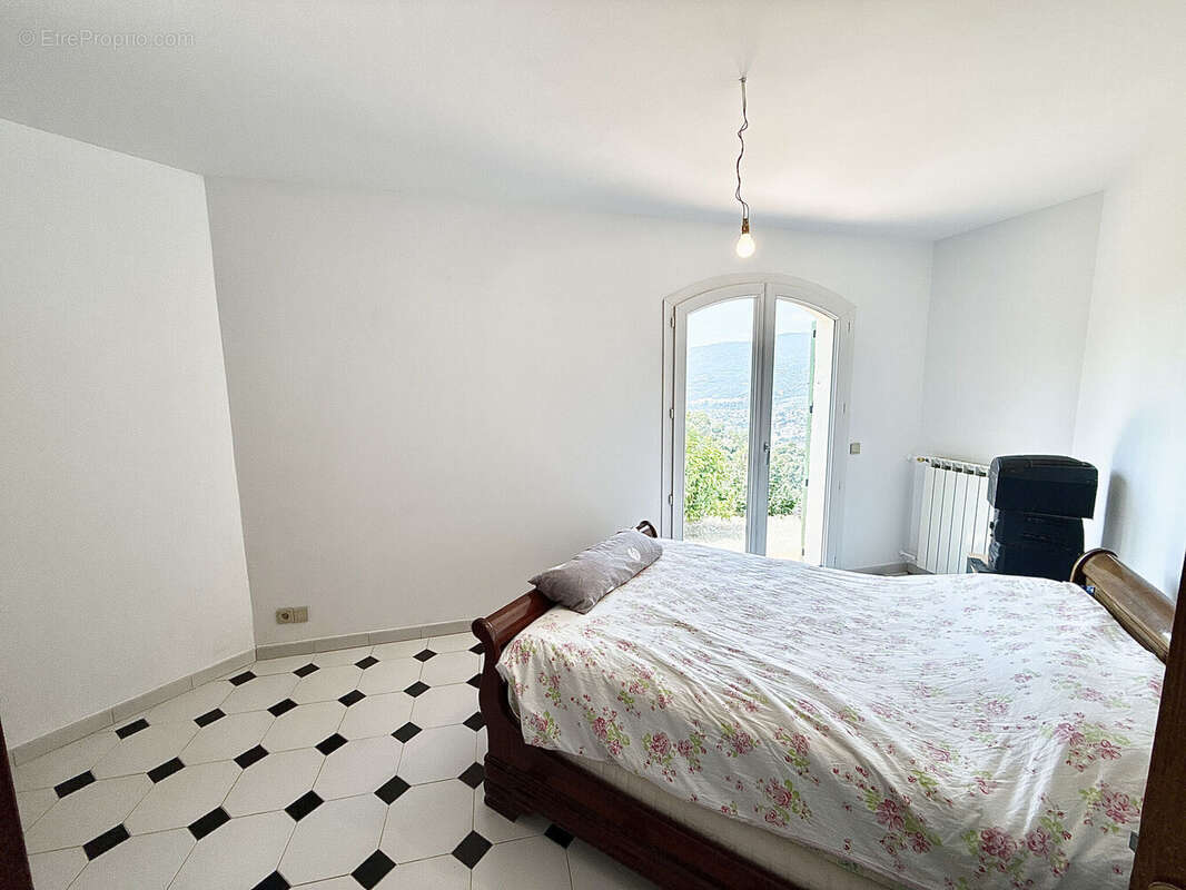 Maison 150 m² à Castagniers  - photo 9