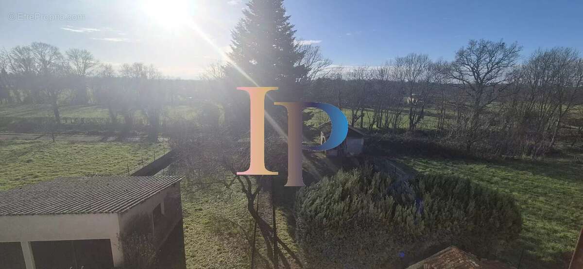 Maison à POUILLY-SOUS-CHARLIEU