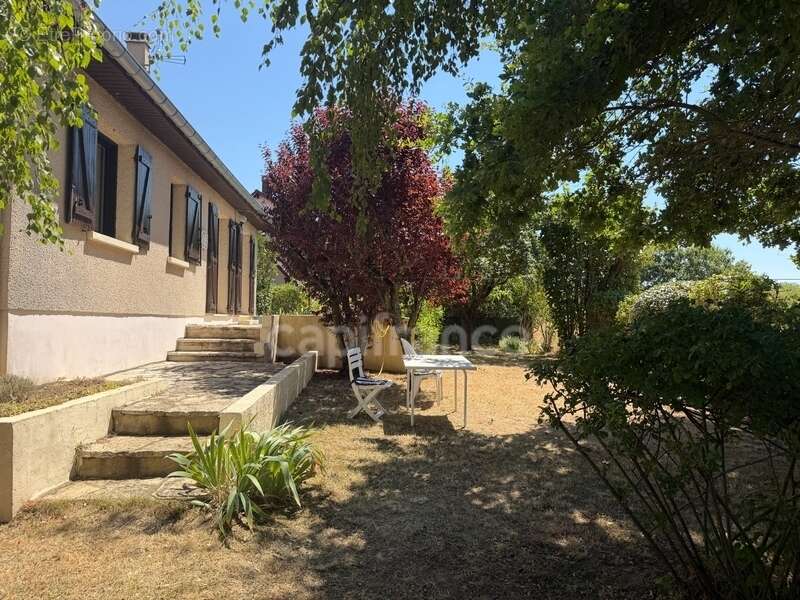 Maison à vendre 7 pièces  de 141 m2 Saint Georges sur Baulche (89) 4 chambres.  Sous sol.  Terrain 600 m2 - photo 5