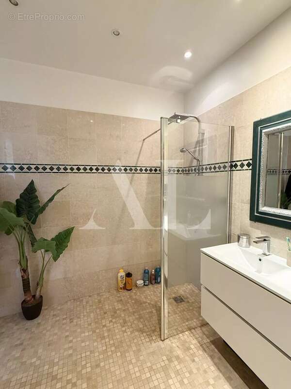 Appartement à VALLAURIS