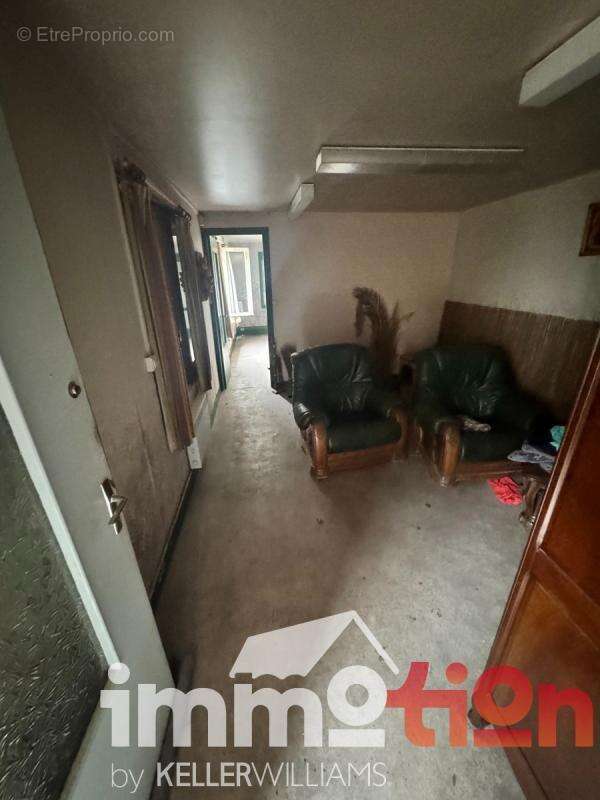 Commerce à FEUQUIERES-EN-VIMEU