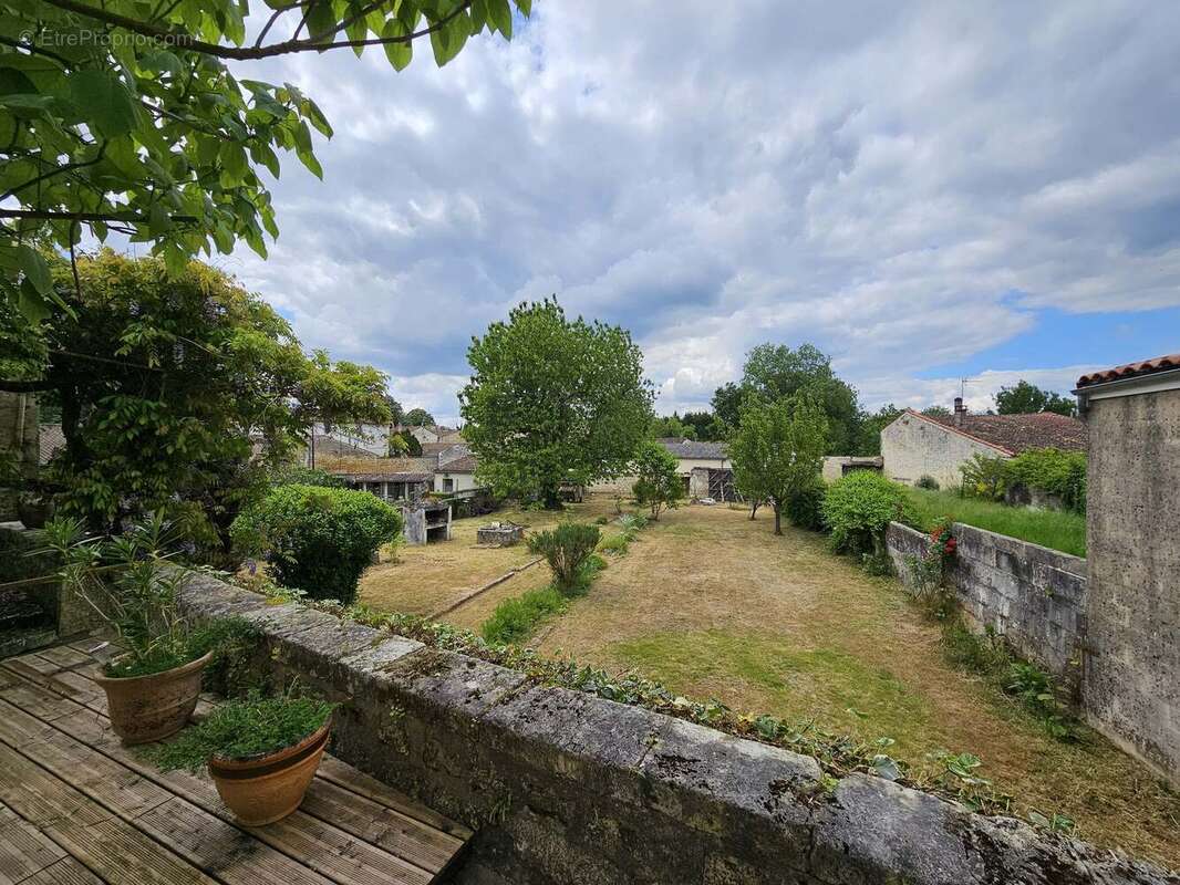 Maison à SAINTES