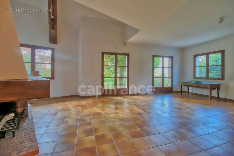 Maison à CHALLES-LES-EAUX