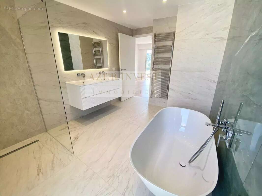 Appartement à ROQUEBRUNE-CAP-MARTIN