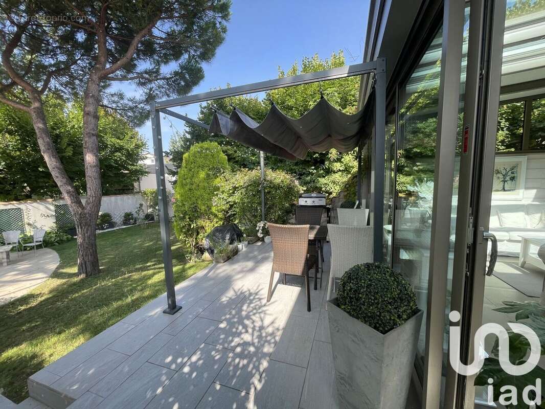 Maison 197 m² à Aytre  - photo 4