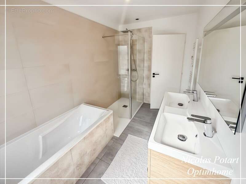 Maison à LACROIX-SAINT-OUEN