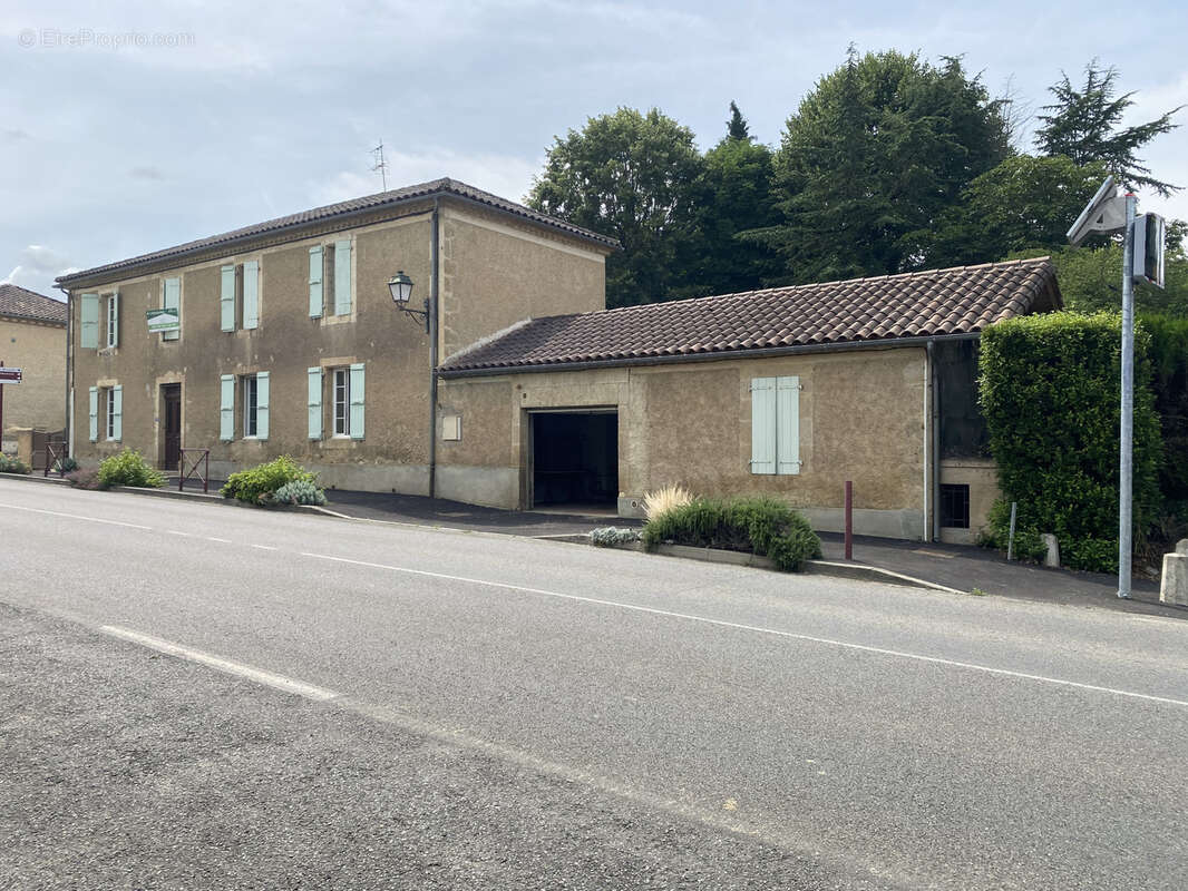 Maison à SEISSAN