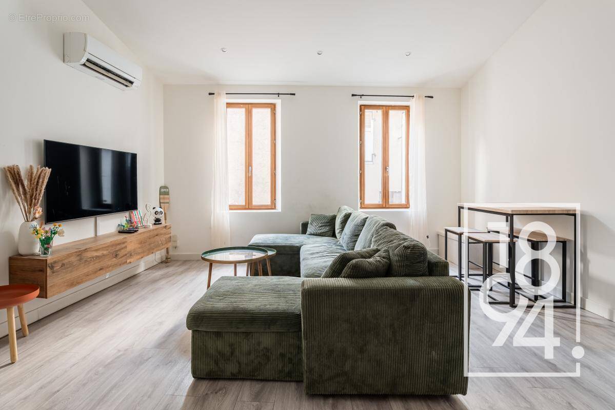 Appartement à CEYRESTE