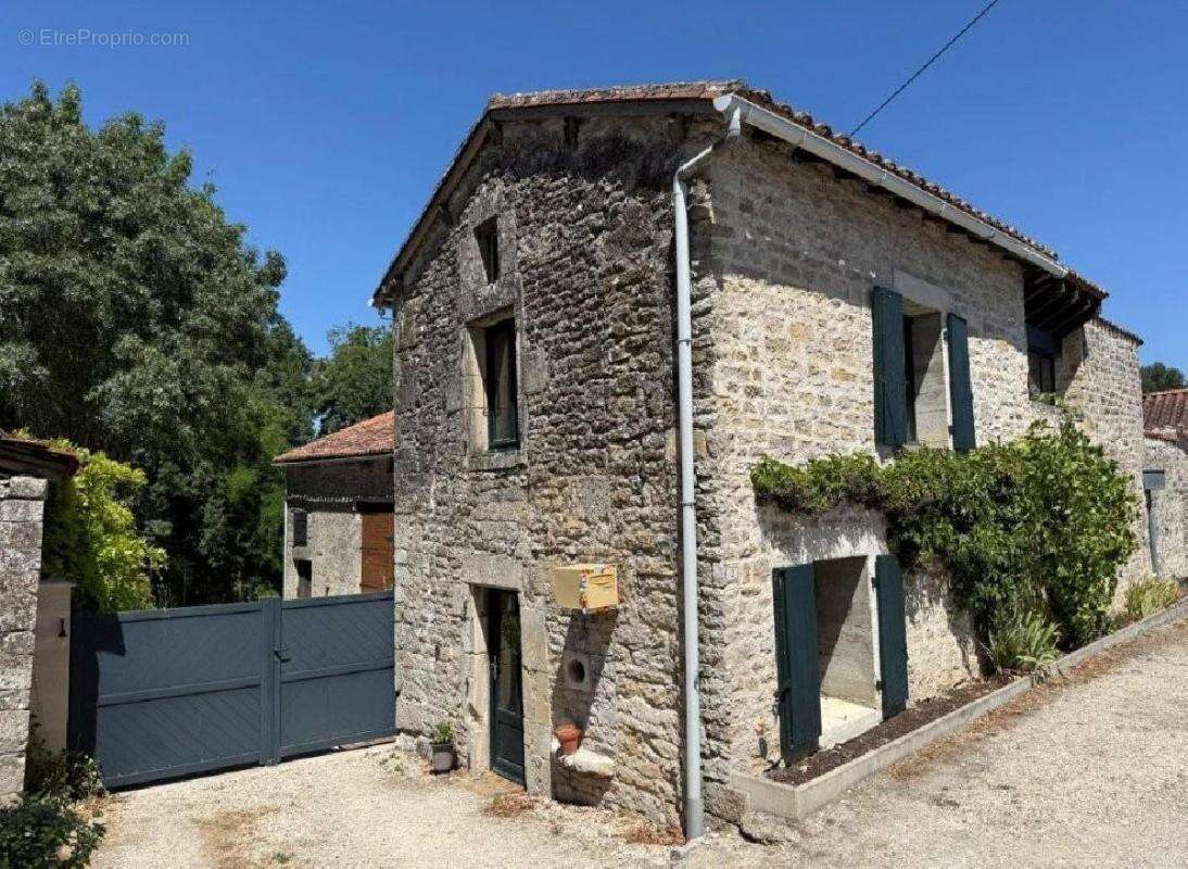 Maison 182 m² à Mansle  - photo 3