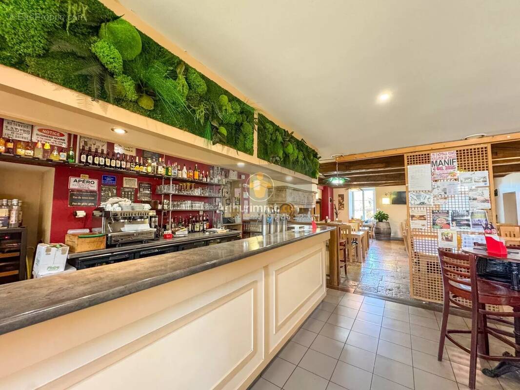 Commerce à MONTSAUGEON