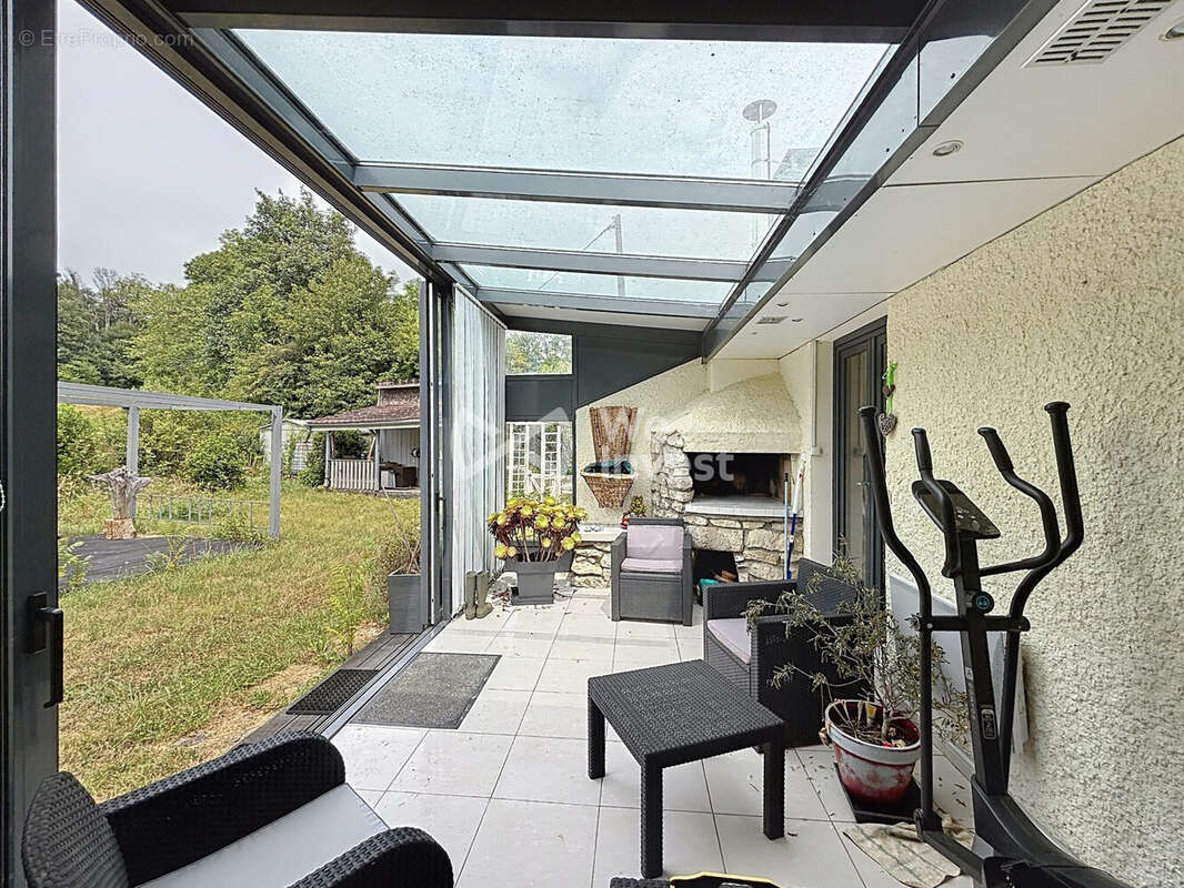 Maison 132 m² à Lancrans  - photo 9
