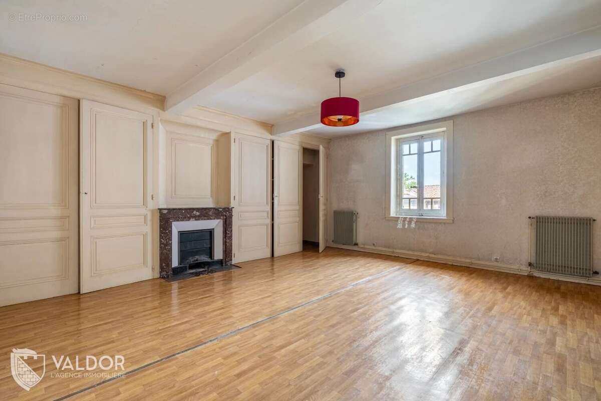 Maison à JASSANS-RIOTTIER