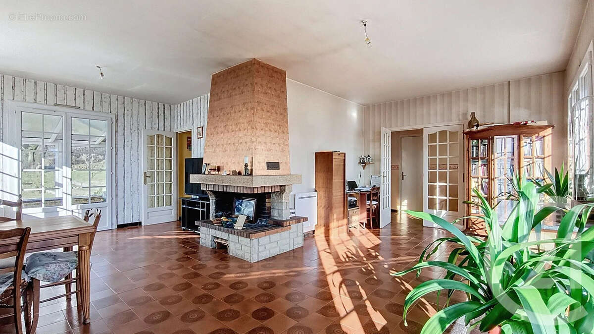 Maison à SAINT-CYR-SUR-LE-RHONE