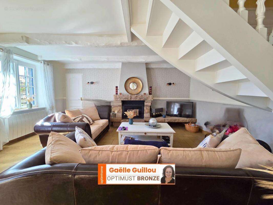 Maison en pierre de 118m² - 6 pièces  ILE DE BATZ - photo 2