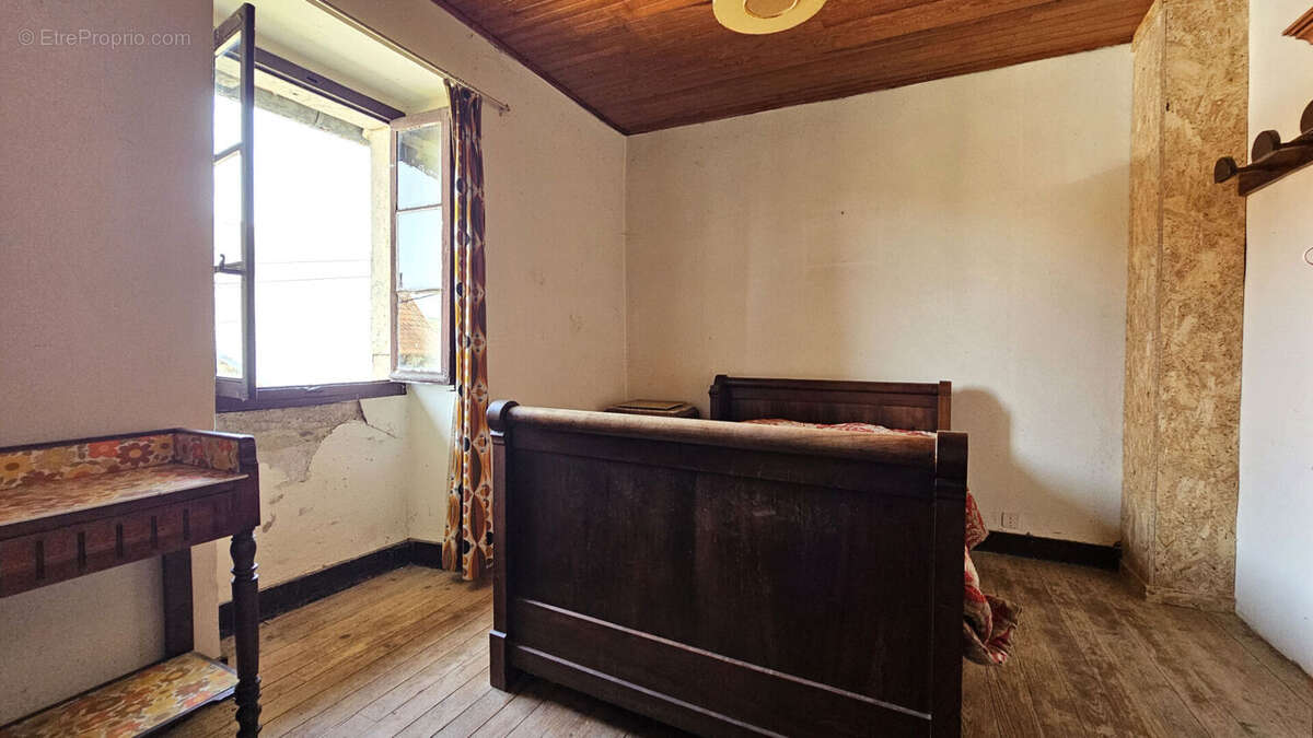 Maison à SAINT-GENIX-SUR-GUIERS