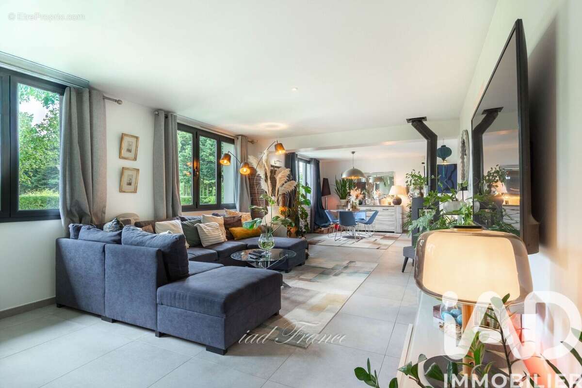 Maison 214 m² à Orgeval  - photo 2