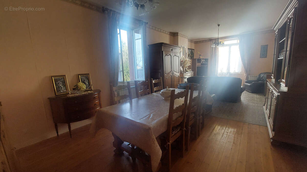 Maison à CAHUZAC-SUR-VERE