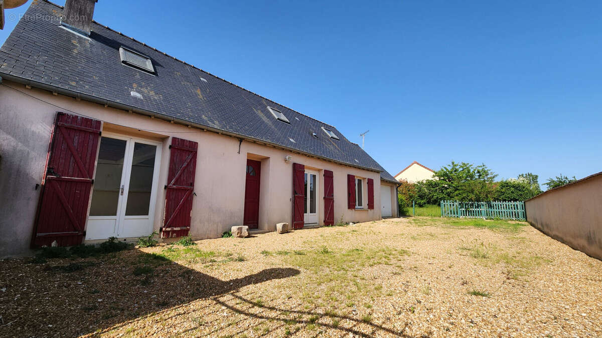 Maison à TREMBLAY-LES-VILLAGES