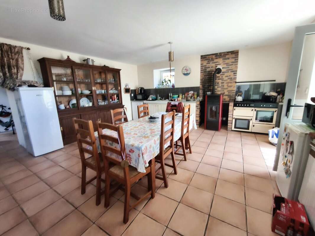 Maison de campagne de 4 chambres avec grange et fort potentiel - photo 3