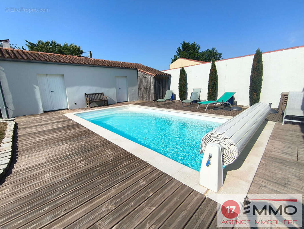 Maison familiale avec piscine, double garage et nombreuses dépendances - photo 15