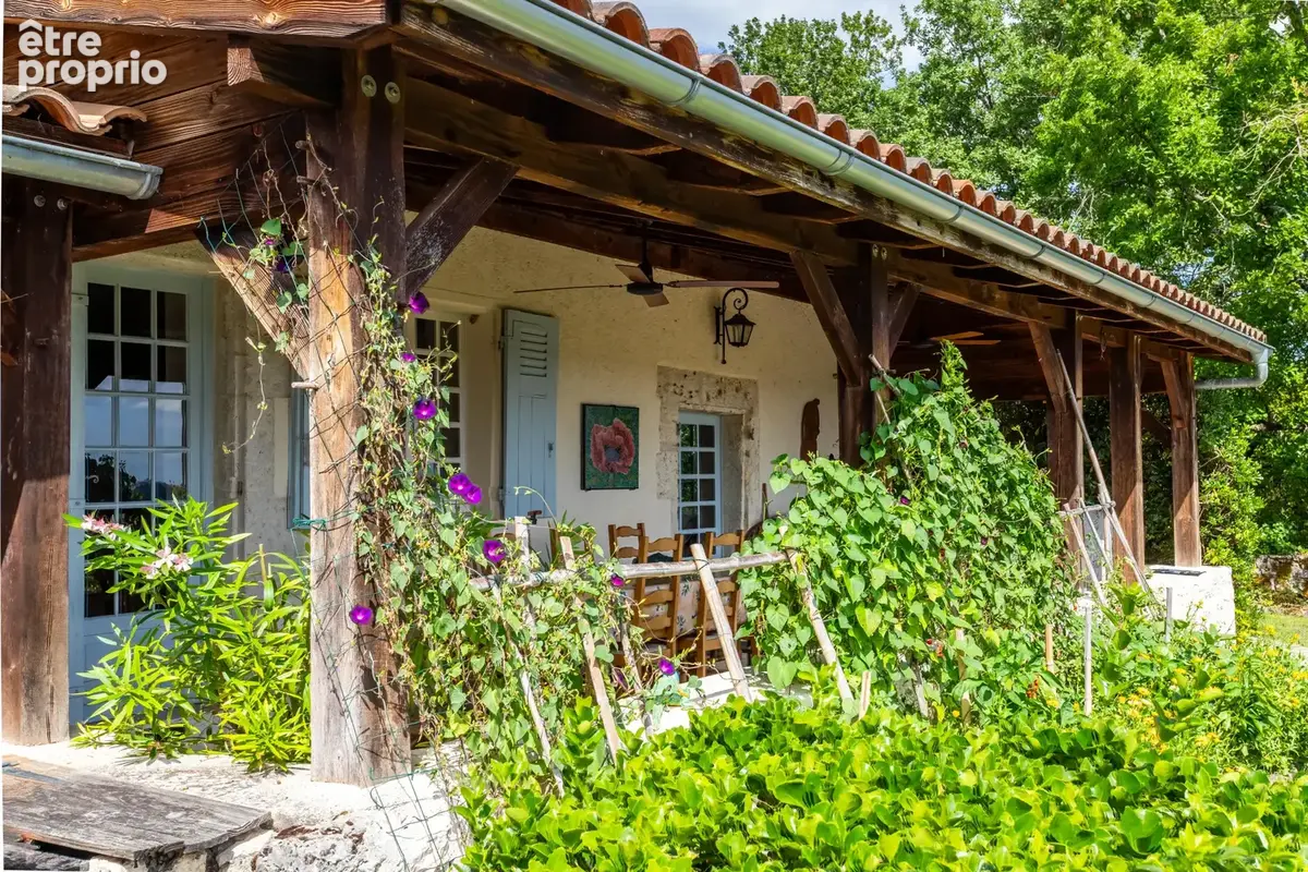 Maison de campagne avec piscine, atelier de poterie, dépendances et garage - photo 8