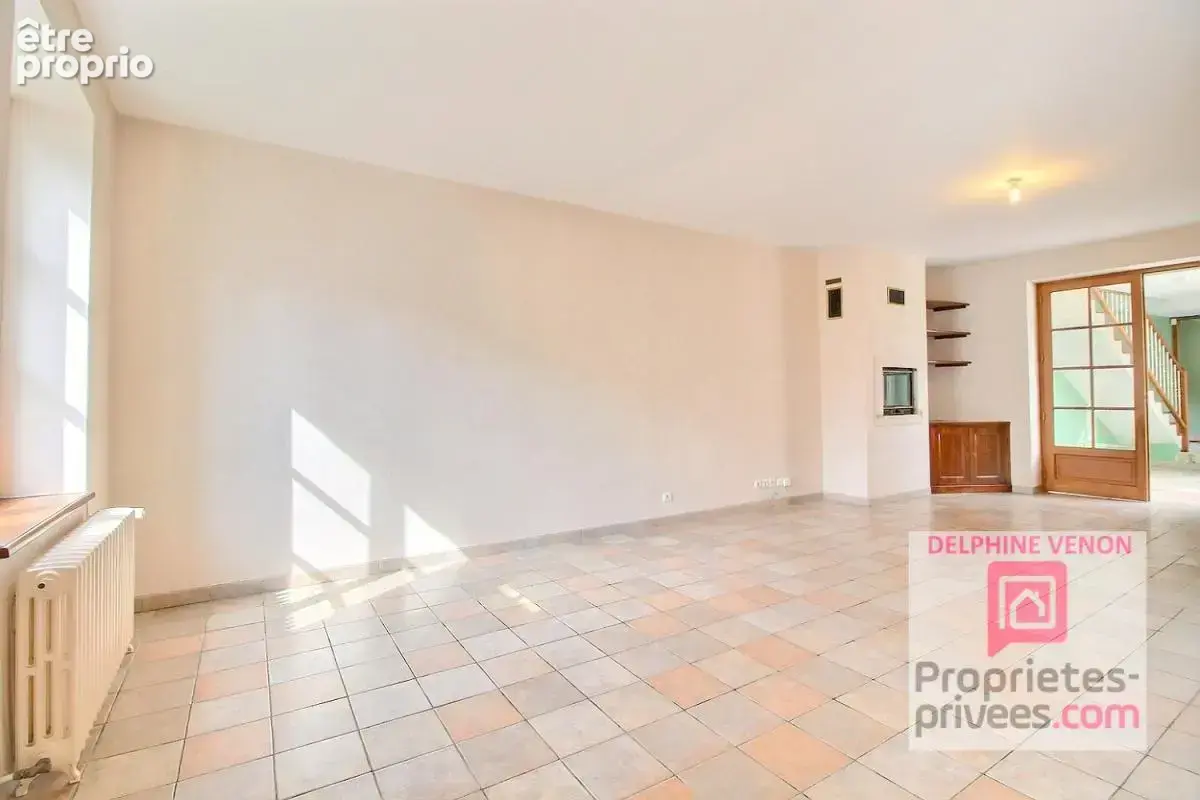 Maison de 200 m²  avec vie en plain pied + grange et cave voutée sur un terrain de 525 m² en hypercentre de Châteauneuf sur Loir - photo 3