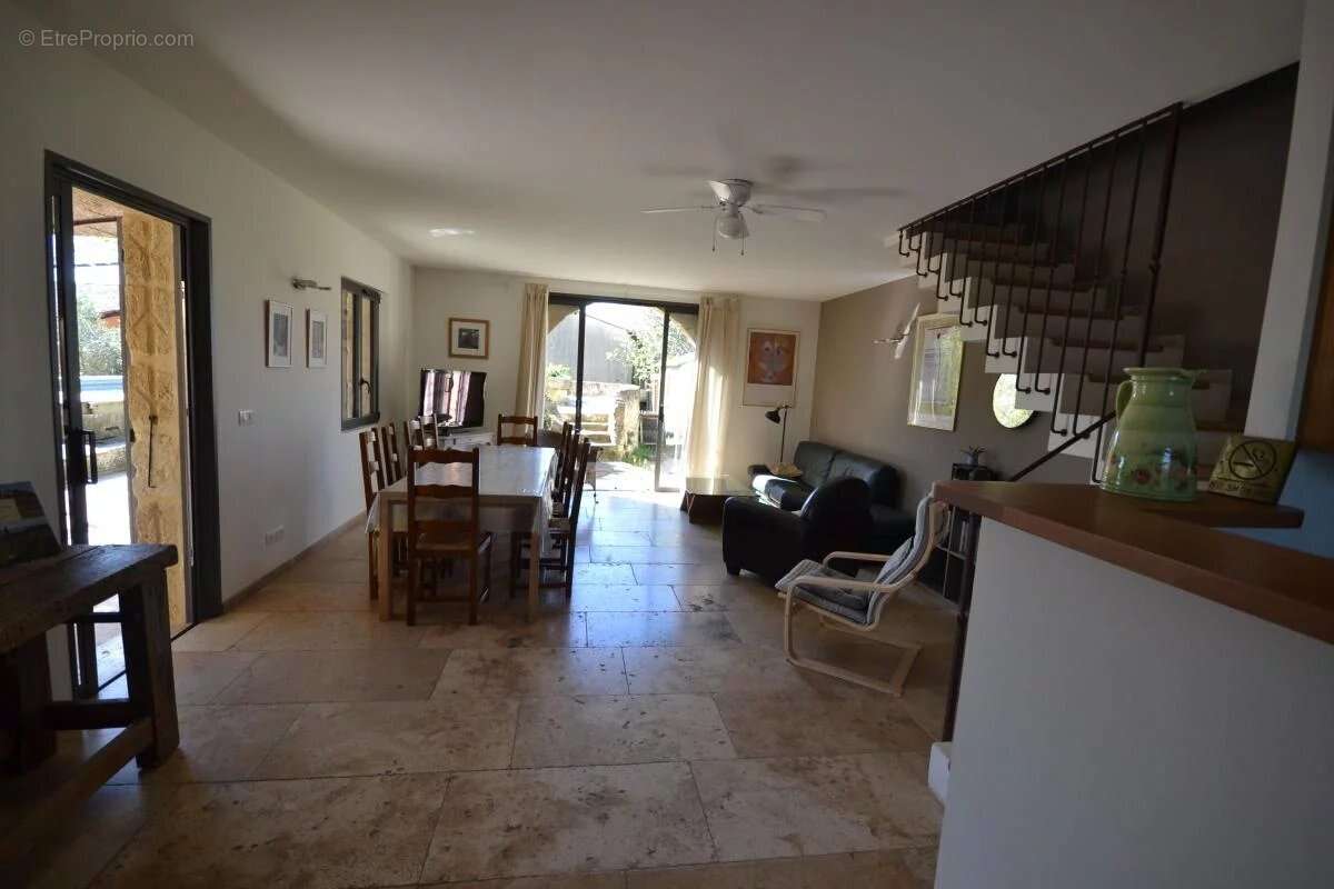 Maison à SAINT-HILAIRE-D'OZILHAN